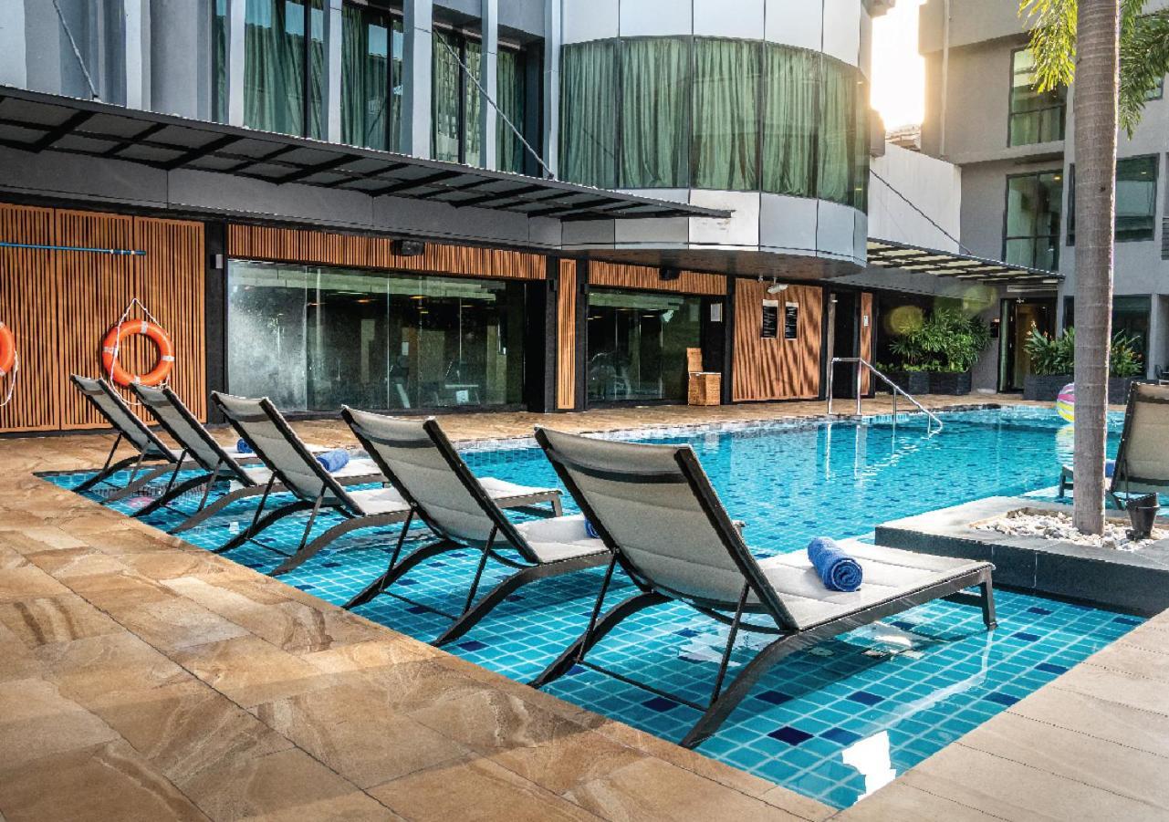 Solitaire Bangkok Sukhumvit 11 Hotel Exterior photo